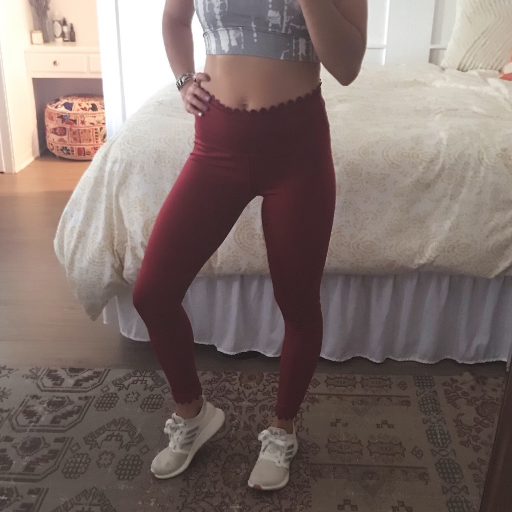 Maroon scallop edge workout leggings